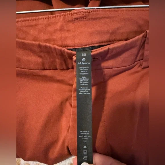 Lululemon athletica Women’s Burgundy 
Size: 30 - Picture 9 of 12